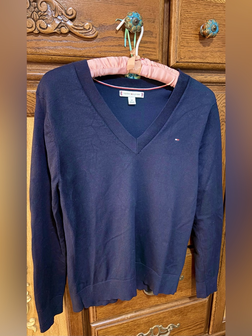 Tommy Hilfiger Women’s Navy V‑Neck Sweater with Small Logo